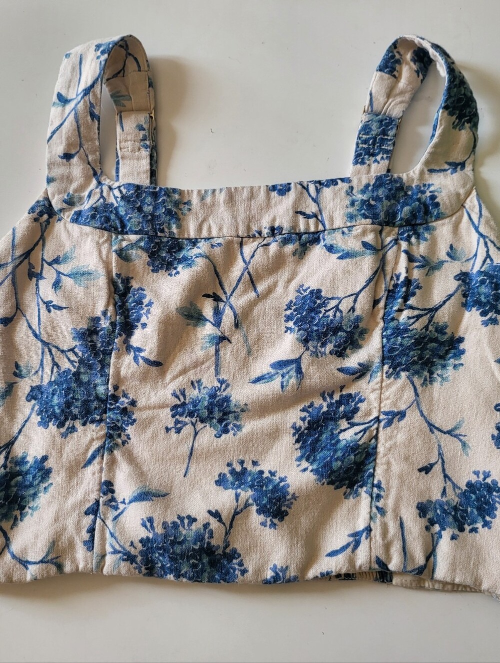 Abercrombie & Finch blue hydrangea crop top